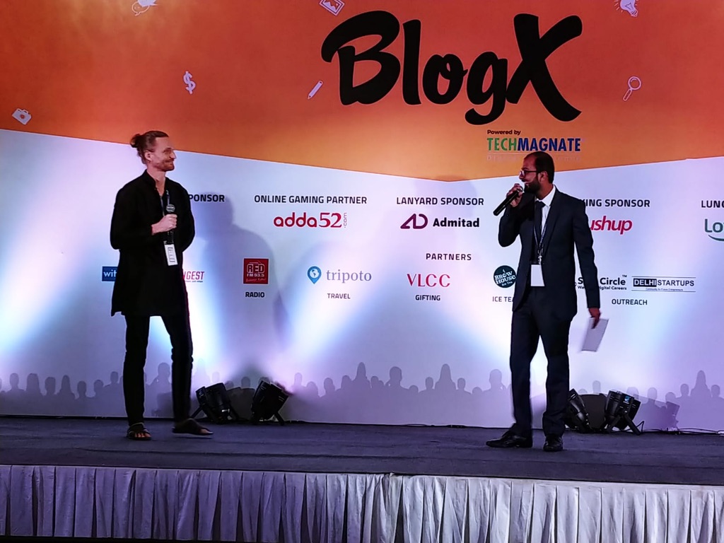 Sea speaking at BlogX with Bijay